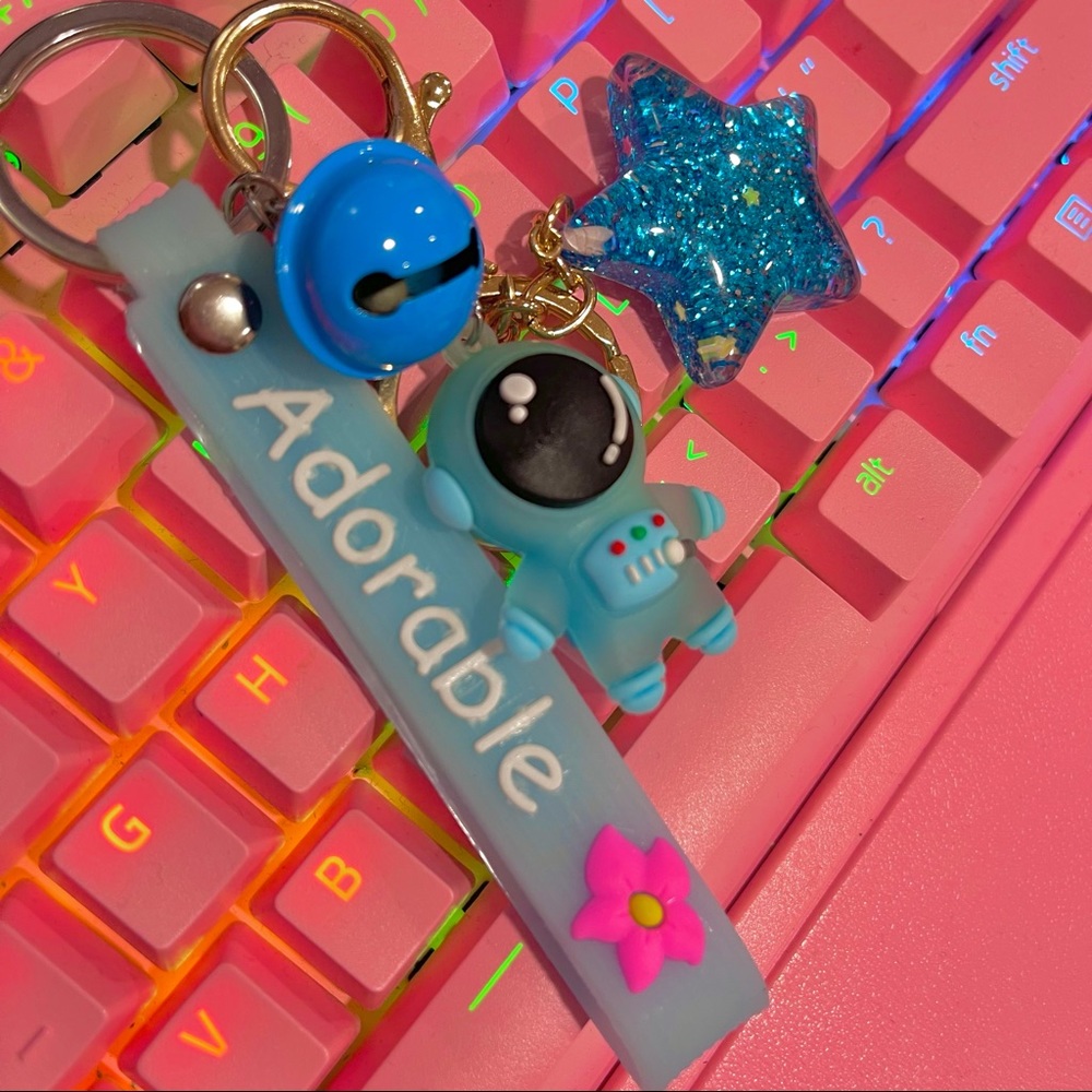 Blue Spaceman Glitter Keychain Set - Picture 3 of 3